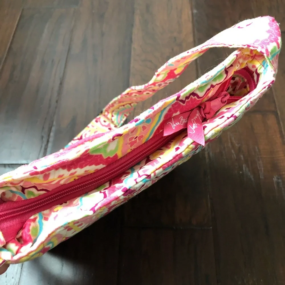 24.Vera Bradley Crossbody Bag